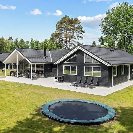 5 Star In Vaeggerlose Semesterbostad Bøtø By