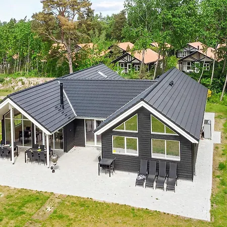 18 Person In Vaeggerlose *