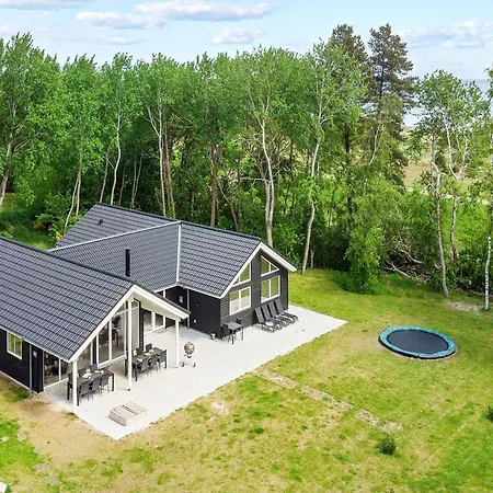 18 Person In Vaeggerlose * Bøtø By