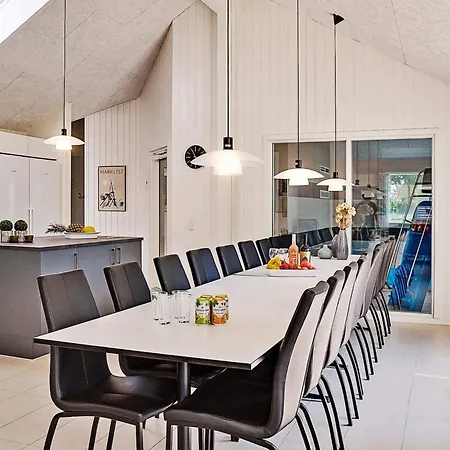 18 Person In Vaeggerlose Bøtø By