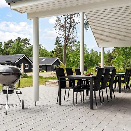 18 Person In Vaeggerlose *